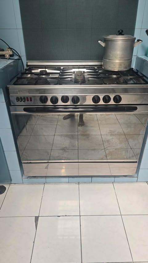 Dokumentasi service dan perbaikan unit Ariston