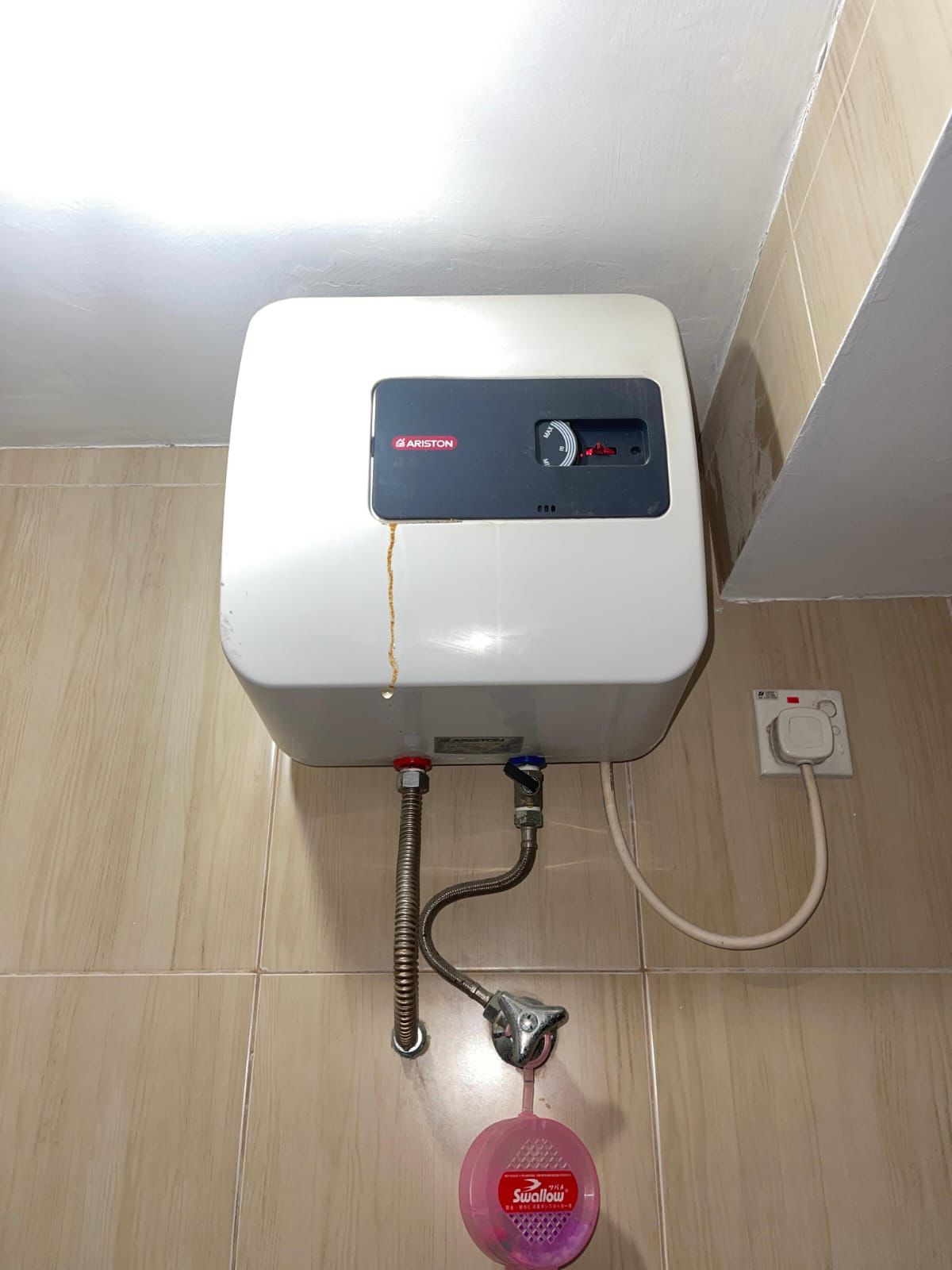 Dokumentasi service dan perbaikan unit Ariston